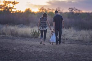 母親による虐待と親権を巡る父親の権利とは？