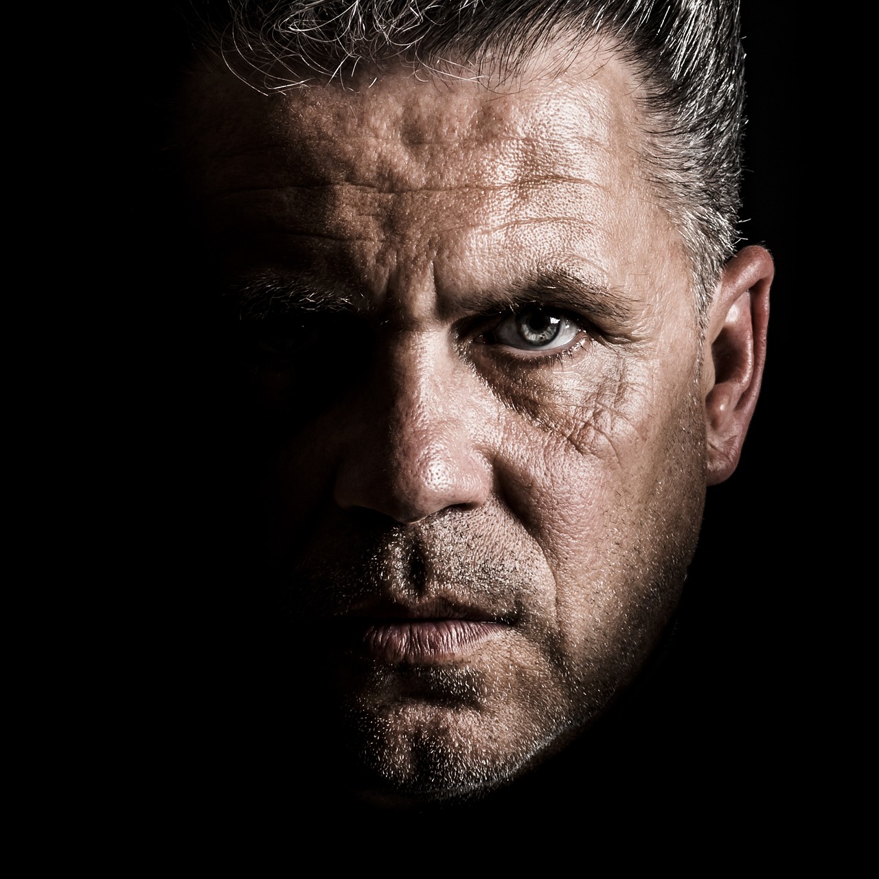 男性が再婚した場合の親権養育費の変更は可能ですか？