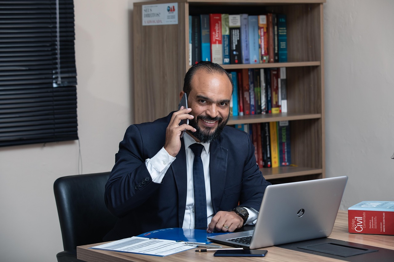 男性が養育費の相談を弁護士に法テラス利用するメリットは？